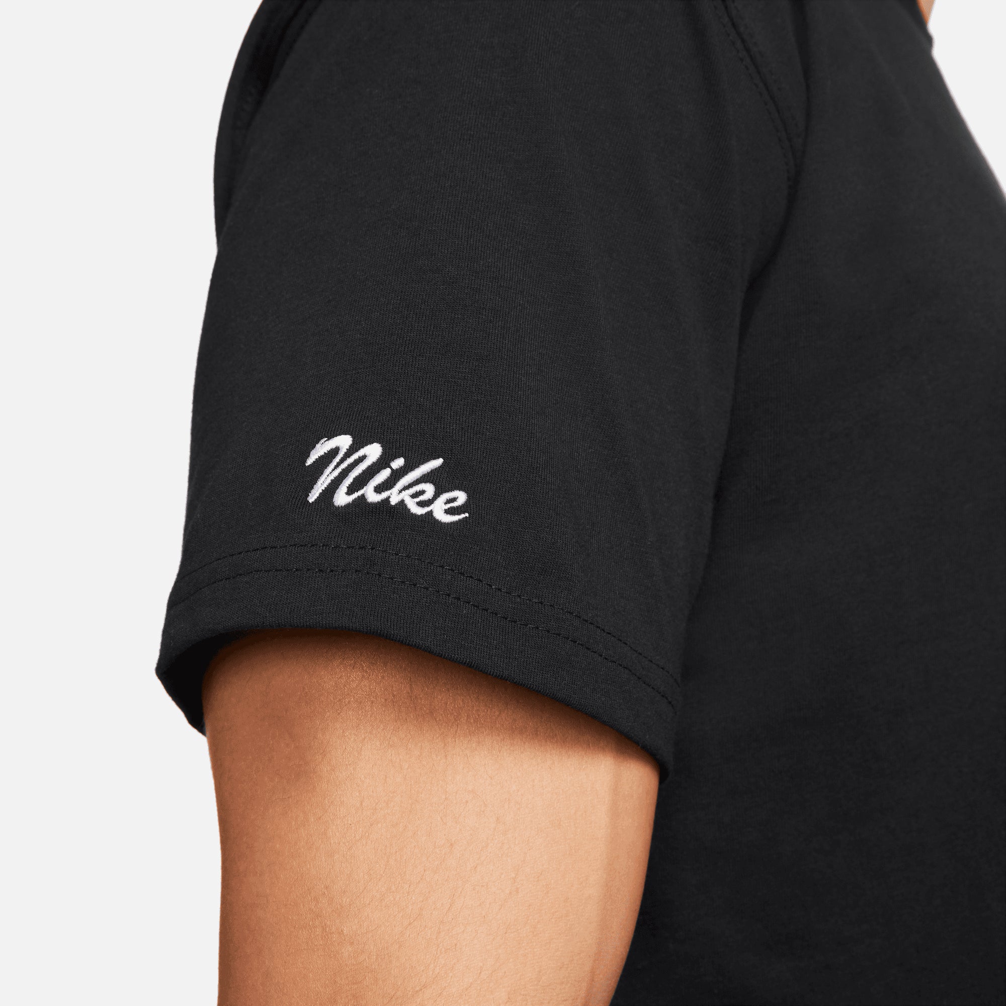 Polera Nike Color Negro Con Estampado