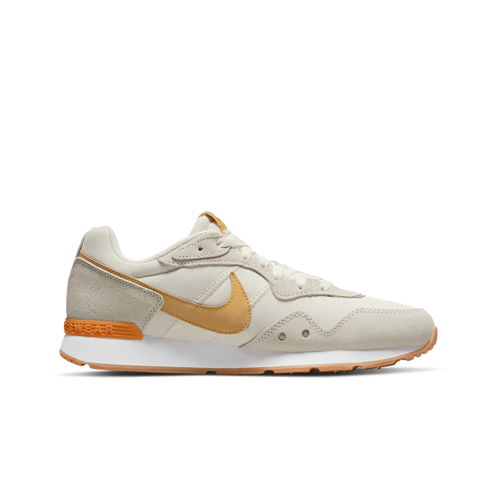 Tenis Nike Venture Runner con Detalles Beige